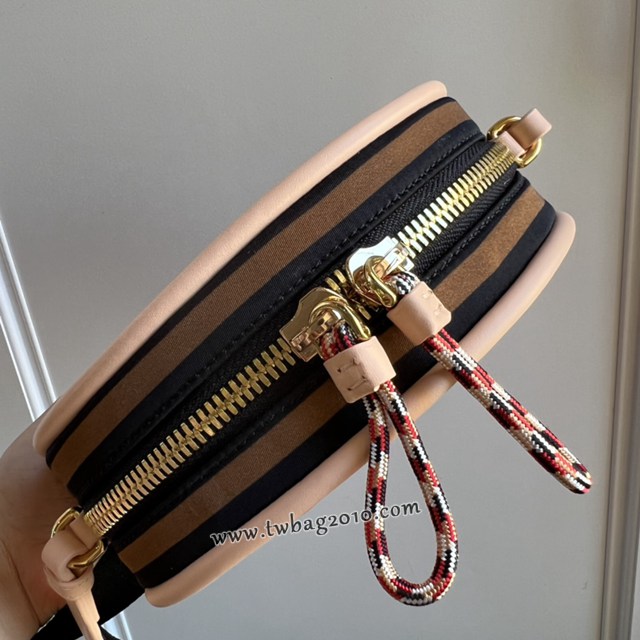 Burberry專門店新款圓餅小格紋橢圓形小包 巴寶莉雙面可用不同圖案女士小斜挎包 yxb1024